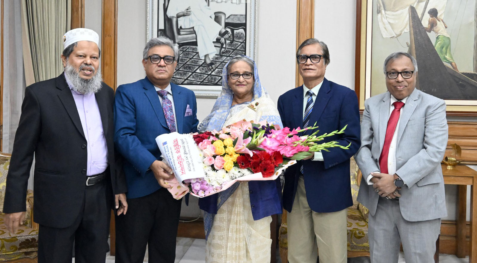 প্রধানমন্ত্রী শেখ হাসিনাকে ঢাবি উপাচার্যের শুভেচ্ছা